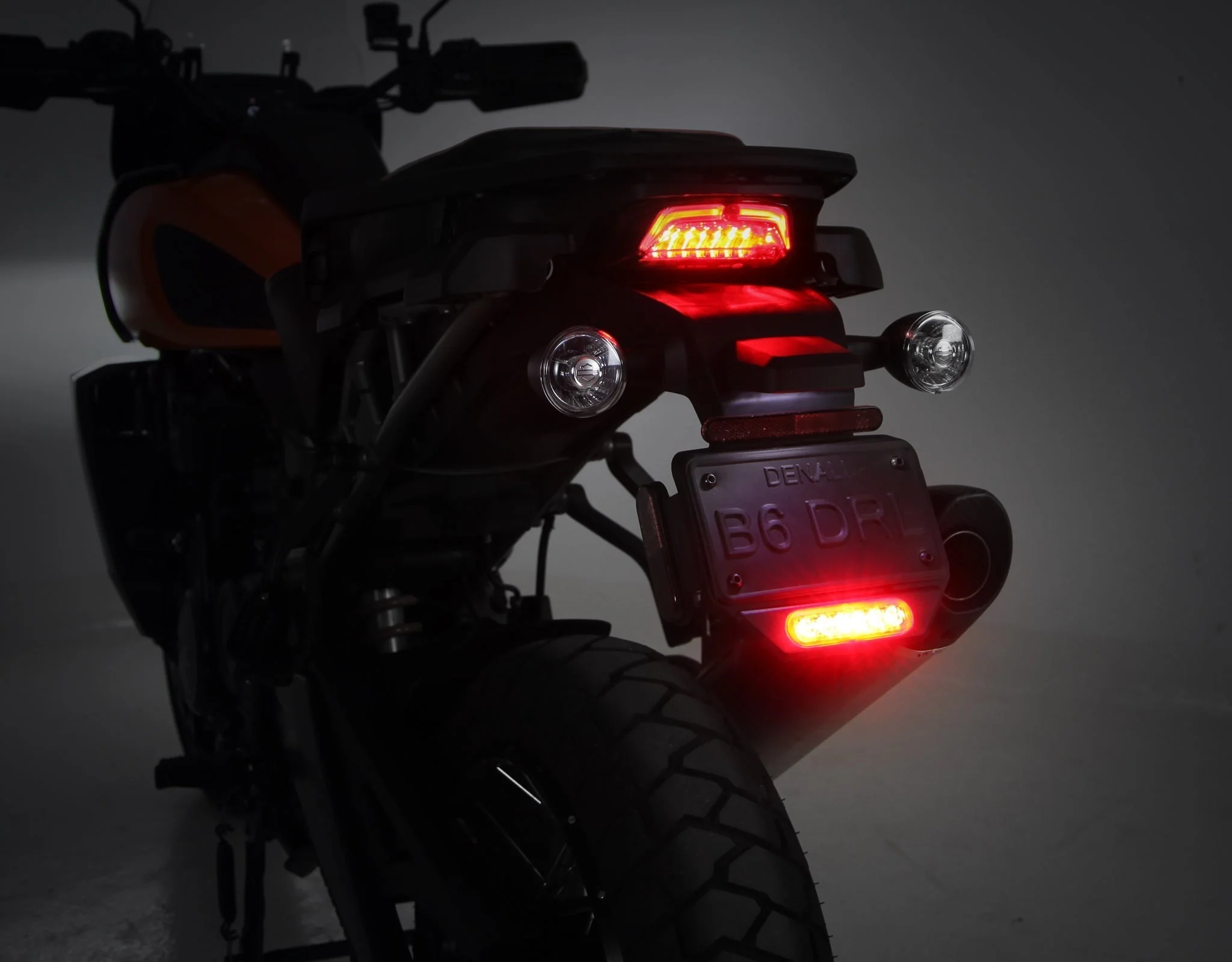 B6 LED Brake Light Kit with License Plate Mount - Image 9