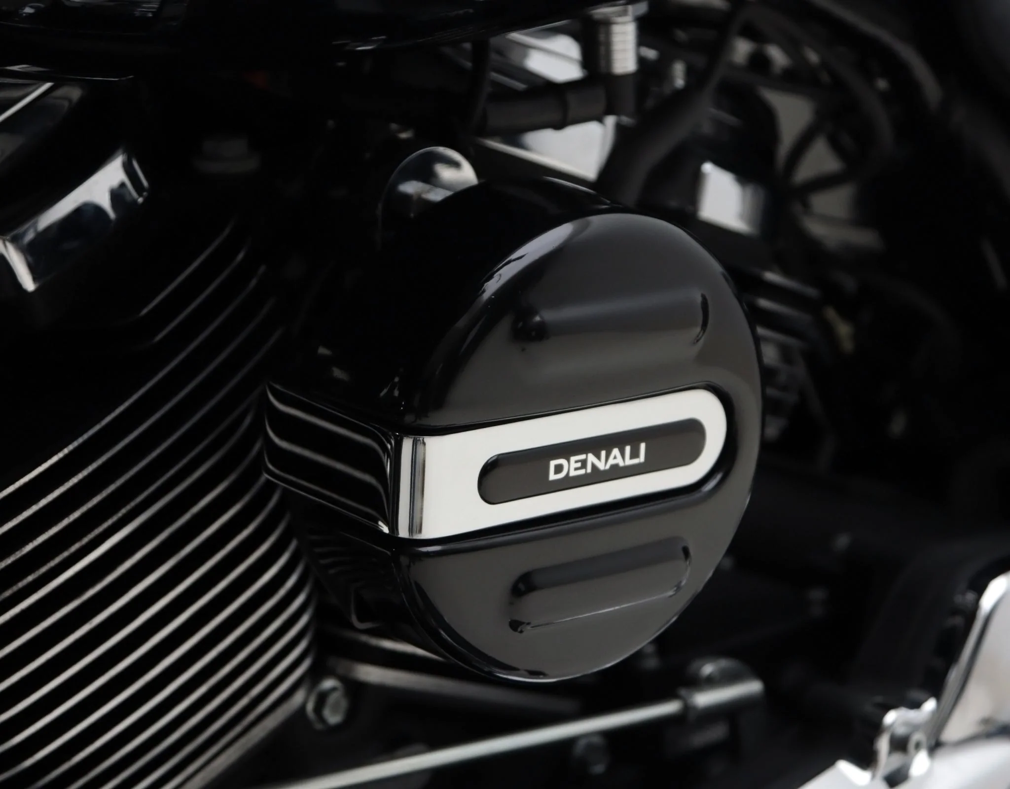 SoundBomb™ V-Twin Dual-Tone Air Horn with Cover - Image 10