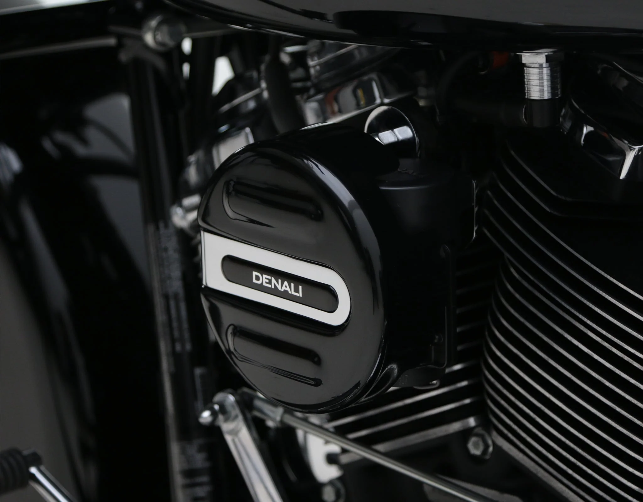 SoundBomb™ V-Twin Dual-Tone Air Horn with Cover - Image 8
