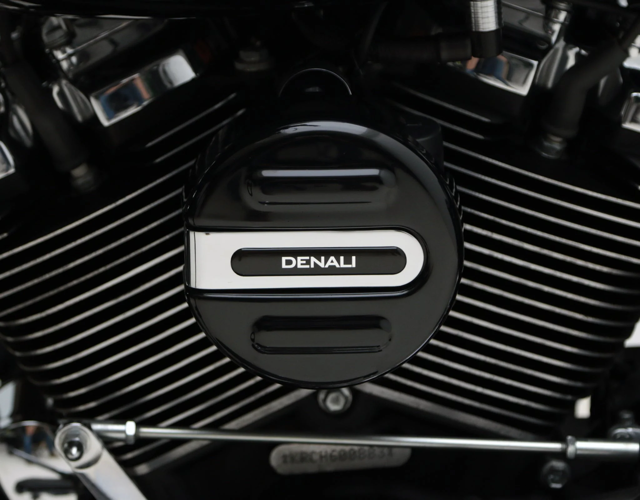 SoundBomb™ V-Twin Dual-Tone Air Horn with Cover - Image 9