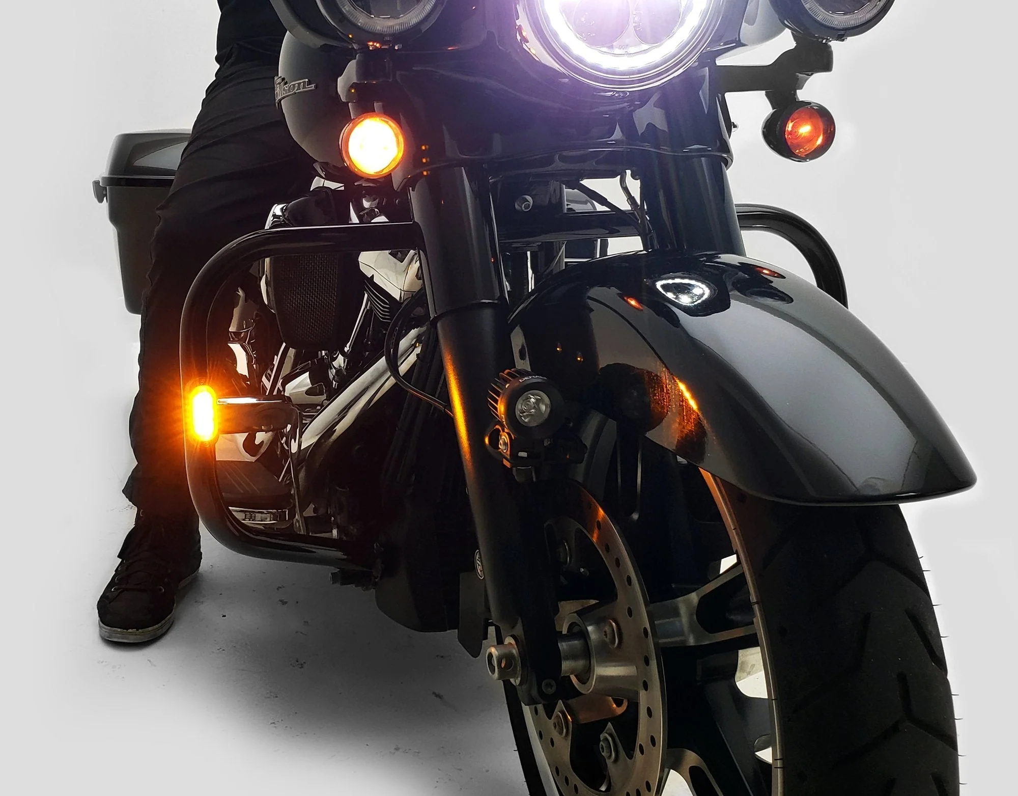 T3 Front Switchback LED Turn Signal Pod with V-Twin Engine Guard Mount - Image 4