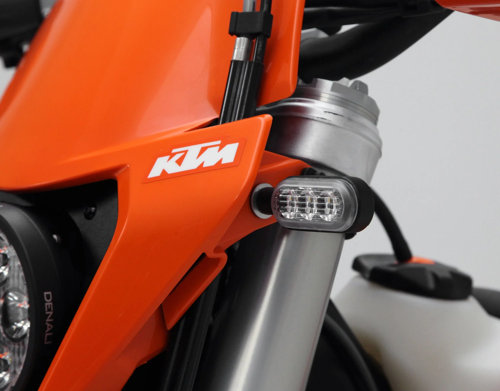 T3 Switchback M8 LED Turn Signals - Front - Image 4