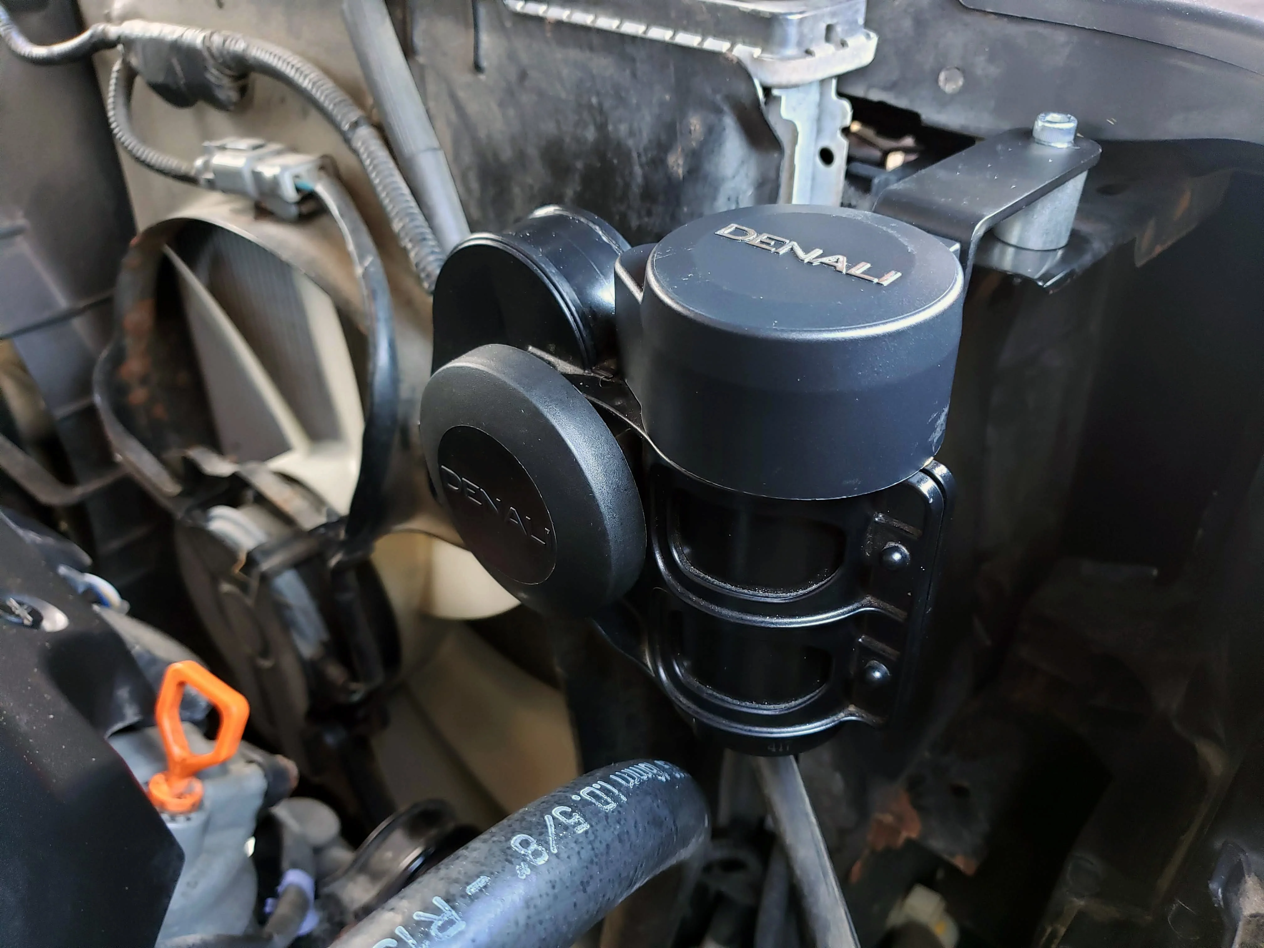 SoundBomb™ Original Dual-Tone Air Horn - Image 3