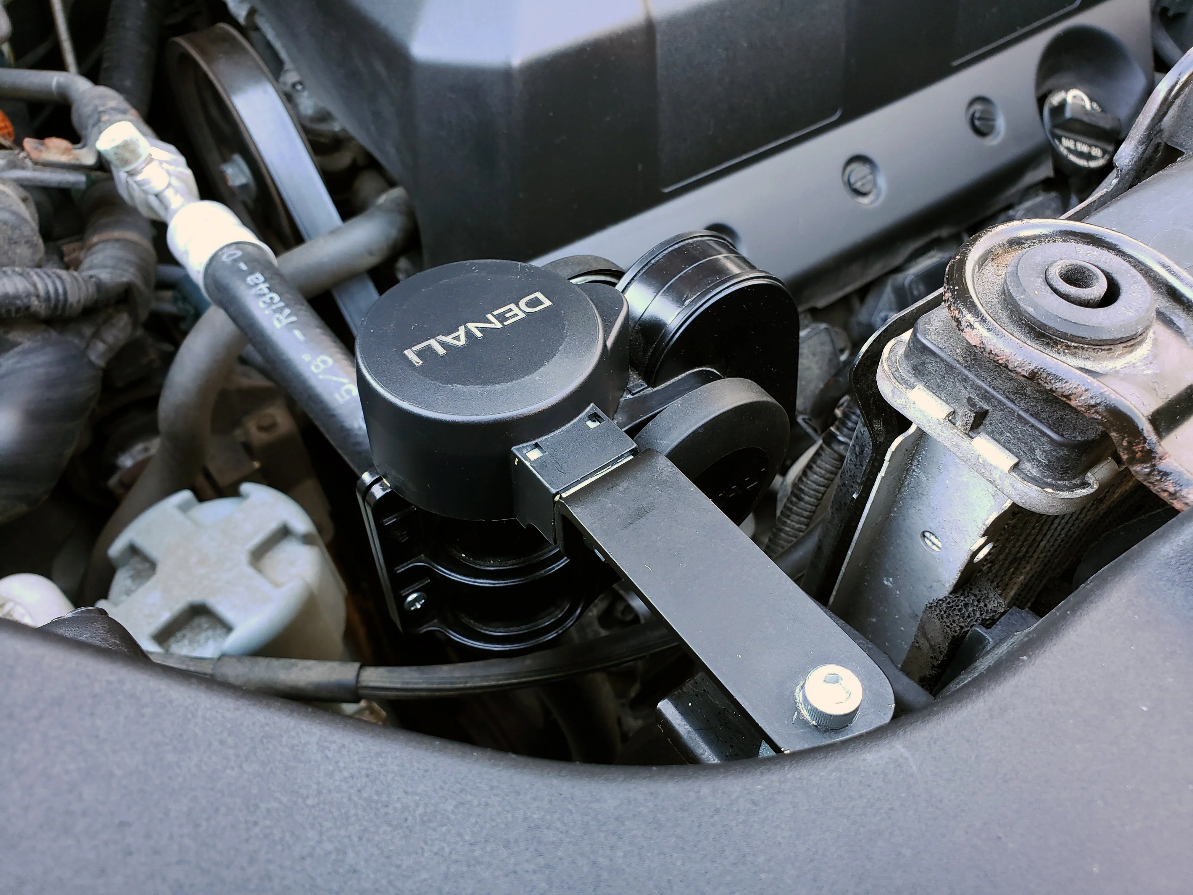 SoundBomb™ Original Dual-Tone Air Horn - Image 4